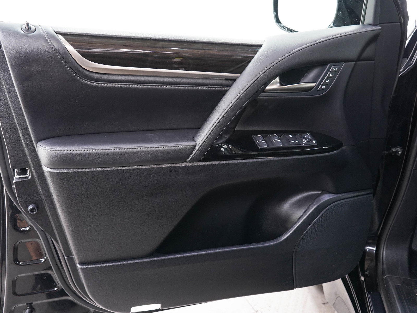 Used 2018 Lexus LX 570 4WD image 23