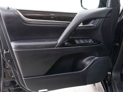Used 2018 Lexus LX 570 4WD image 23