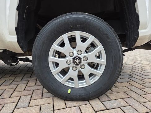 Certified 2024 Toyota Tacoma SR AWD/4WD image 19