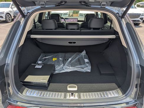 Used 2026 Genesis GV70 2.5T Advanced image 13