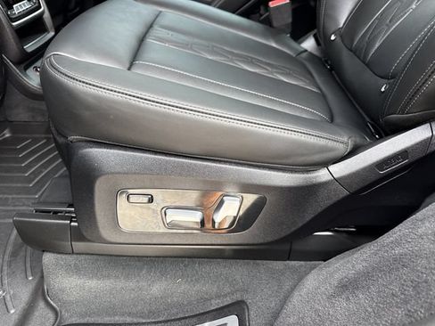 Used 2025 BMW X7 M60i AWD/4WD image 11