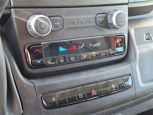 Used 2025 RAM ProMaster 2500 w/ Convenience Group image 15