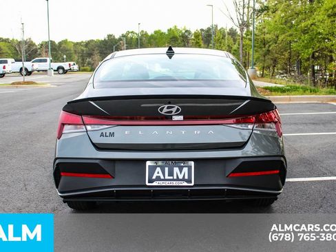 Used 2025 Hyundai Elantra Sport image 9