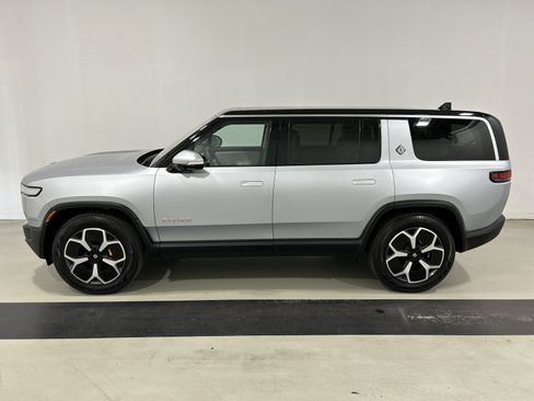 Used 2024 Rivian R1S Adventure AWD/4WD image 2
