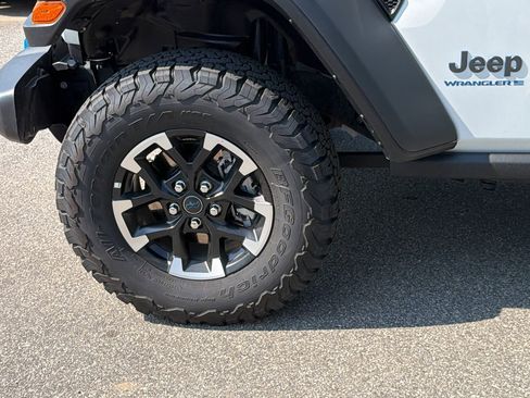 Used 2025 Jeep Wrangler Unlimited Rubicon 4xe AWD/4WD image 12