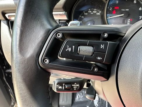 Certified 2023 Porsche Macan image 18