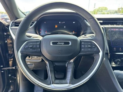 Used 2024 Jeep Grand Cherokee L Limited AWD/4WD image 17
