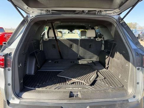 Used 2023 Chevrolet Traverse LS w/ Safety Package image 8