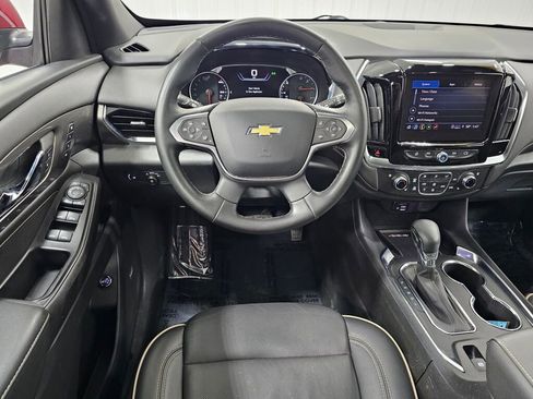 Used 2023 Chevrolet Traverse Premier image 17