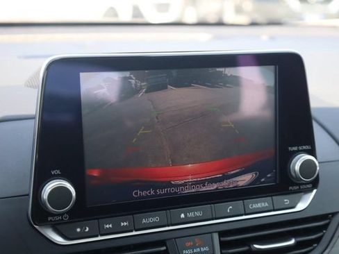 Used 2024 Nissan Altima 2.5 SV FWD image 15