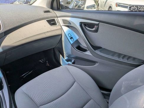 Used 2014 Hyundai Elantra SE w/ Option Group 02 FWD image 12