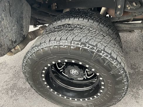 Used 2017 Ford F350 Lariat w/ Chrome Package image 17