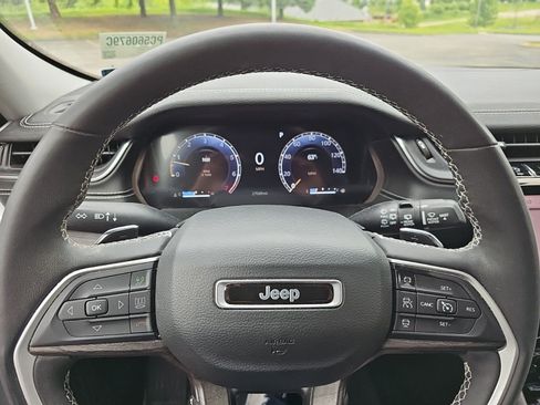 Used 2023 Jeep Grand Cherokee Limited AWD/4WD image 20