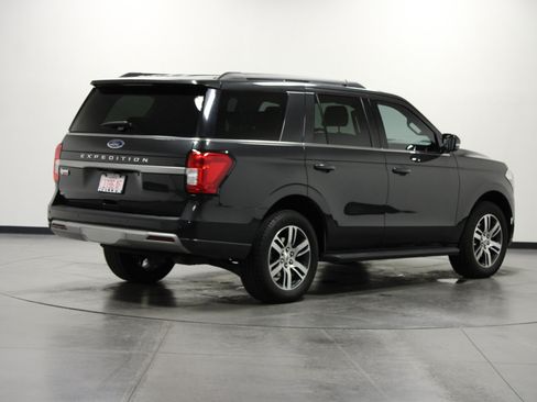 Used 2024 Ford Expedition XLT RWD image 4
