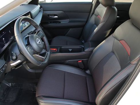 Used 2025 Nissan Kicks SR FWD image 15