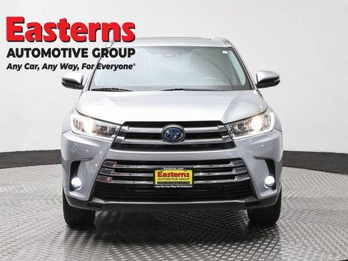 Used 2019 Toyota Highlander Limited w/ Carpet Mat Package (TMS) AWD/4WD image 2