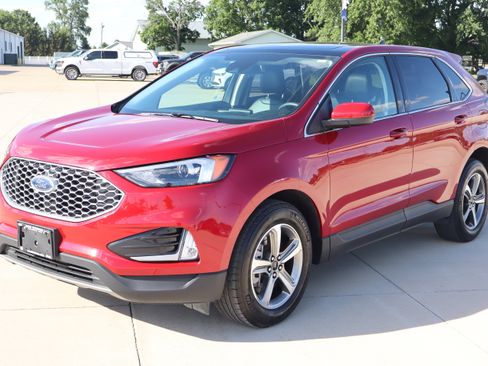 Used 2023 Ford Edge SEL w/ Convenience Package AWD/4WD image 2