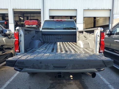 Used 2026 Chevrolet Silverado 3500 High Country w/ High Country Premium Package AWD/4WD image 9