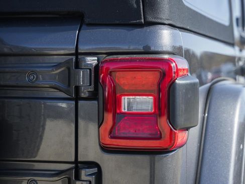 Used 2020 Jeep Wrangler Unlimited Sahara image 6