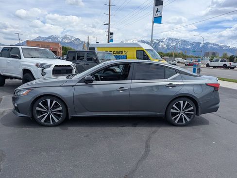 Used 2020 Nissan Altima 2.5 SR w/ Premium Package FWD image 8
