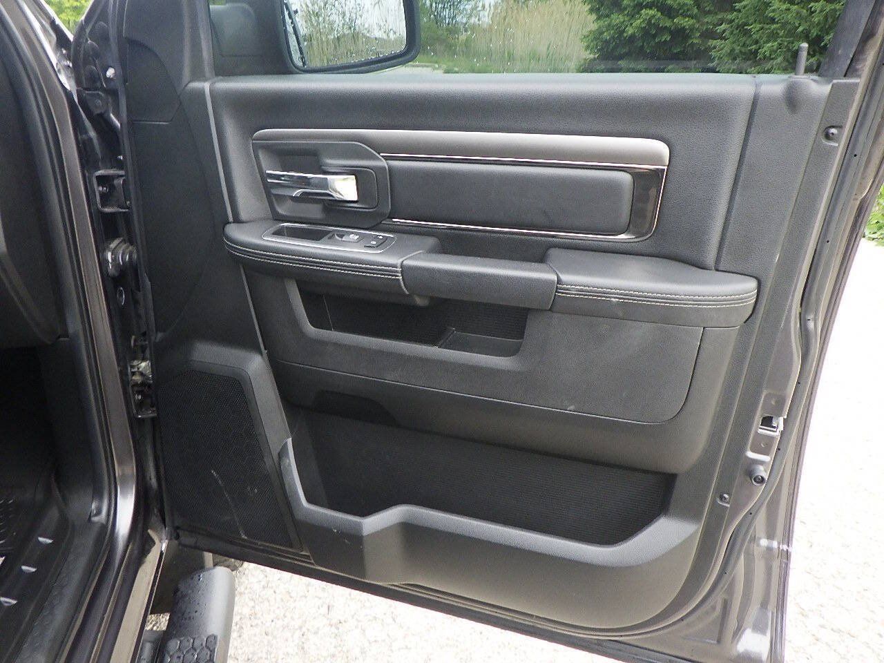 Used 2018 RAM 1500 Sport w/ Sport Premium Group AWD/4WD image 14