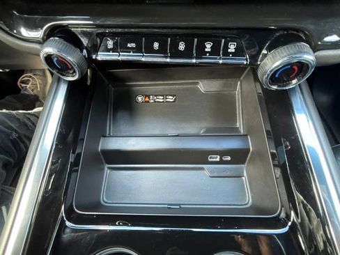 Used 2025 Chevrolet Suburban Premier AWD/4WD image 25