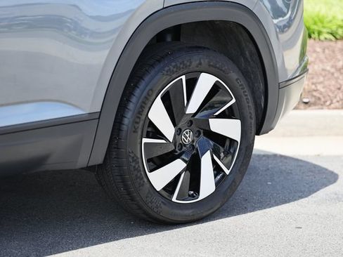 Used 2025 Volkswagen Atlas Cross Sport SE AWD/4WD image 6