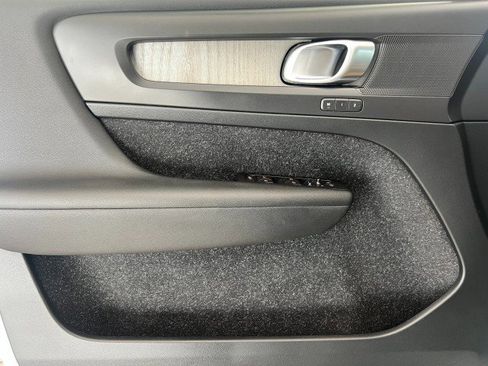Used 2019 Volvo XC40 T5 Inscription image 12