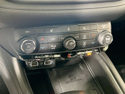 Used 2022 Dodge Durango GT image 16