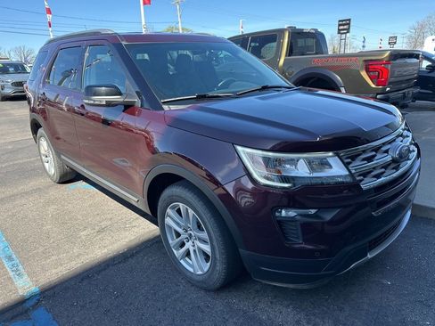 Used 2018 Ford Explorer XLT w/ Equipment Group 202A AWD/4WD image 2