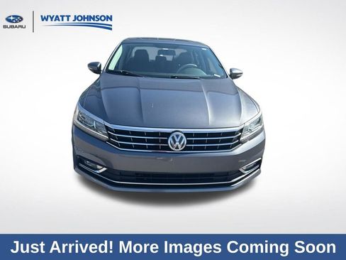 Used 2017 Volkswagen Passat 1.8T SE w/ SE Lighting Package image 3
