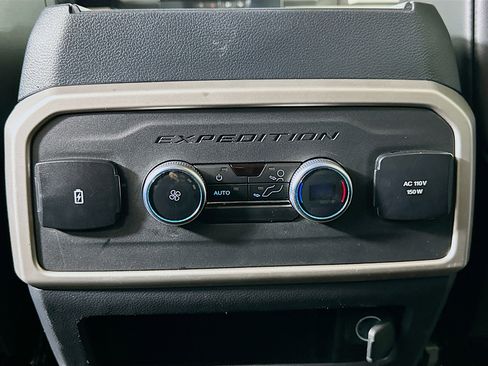 Used 2024 Ford Expedition XLT image 27