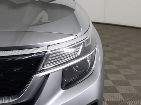 Used 2023 Kia Seltos S w/ Navigation Package image 13