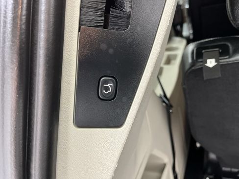 Used 2017 Dodge Grand Caravan SXT FWD image 23