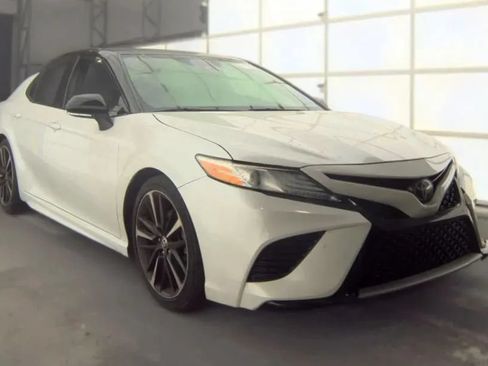 Used 2020 Toyota Camry XSE FWD image 4