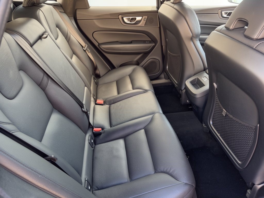Certified 2024 Volvo XC60 B5 Plus AWD/4WD image 29