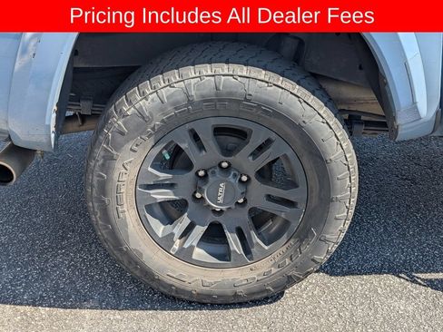Used 2019 Toyota Tacoma SR5 AWD/4WD image 13