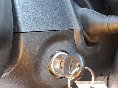 Used 2021 Chevrolet Silverado 1500 Custom image 15