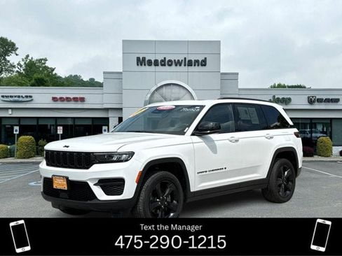Certified 2023 Jeep Grand Cherokee Altitude AWD/4WD image 1