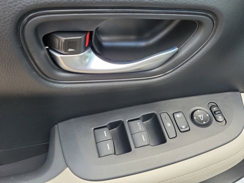 Used 2025 Honda HR-V LX image 21