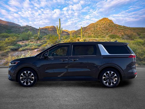 Used 2024 Kia Carnival EX FWD image 7