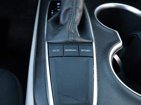 Used 2022 Toyota Camry LE FWD image 19