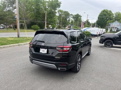 Used 2023 Honda Pilot Touring image 6