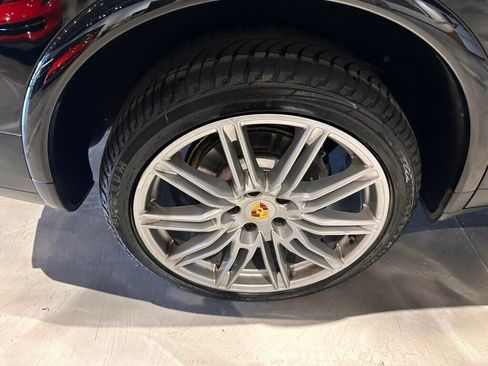 Used 2018 Porsche Cayenne AWD/4WD image 12