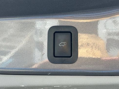 Used 2018 Toyota Highlander Limited Platinum FWD image 55