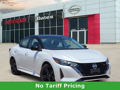 Certified 2025 Nissan Sentra SR w/ SR Premium Package FWD image 1