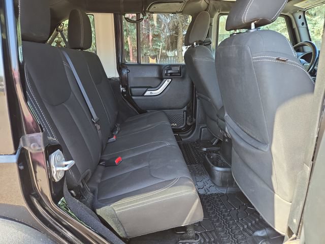 Used 2018 Jeep Wrangler Unlimited Rubicon w/ Cold Weather Group AWD/4WD image 27