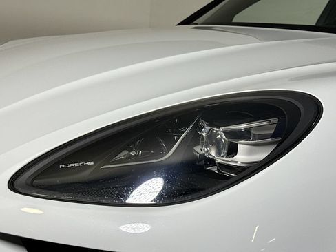 Certified 2020 Porsche Macan AWD/4WD image 26