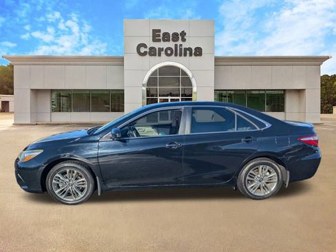 Used 2017 Toyota Camry SE image 6