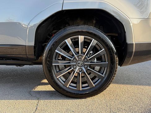 Used 2025 Lexus GX 550 image 44